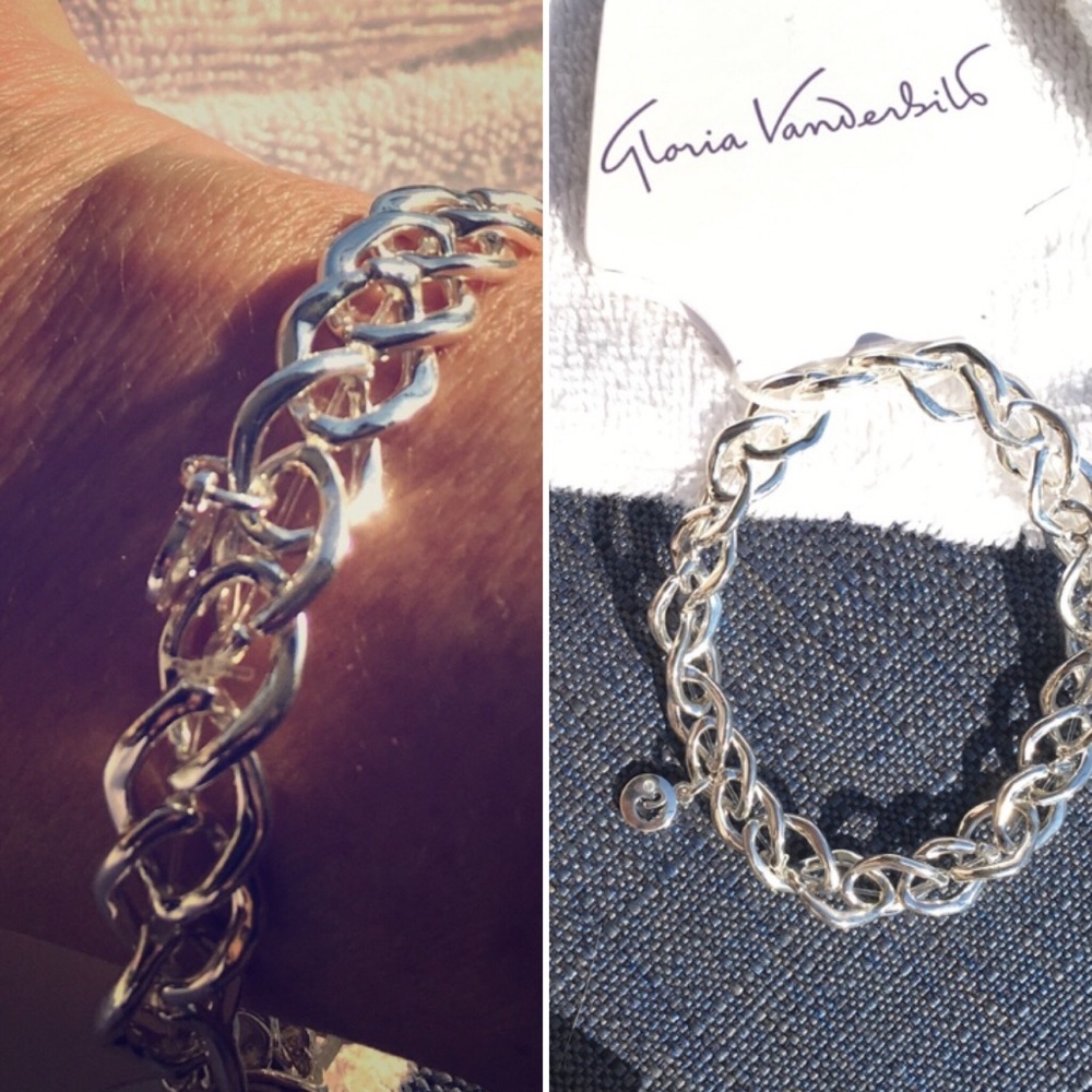 🌺 NWT SILVER BRACELET 💋